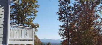 Peaceful Mountain Home. Near Downtown Asheville. Best Views. All New Everything!