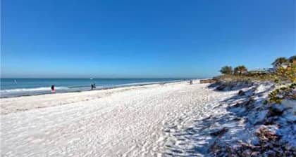 UPSCALE LUXURIOUS 3BED / 2BATH 1800 SQFT CONDO / INDIAN ROCKS BEACH / VAIHTOEHDOT