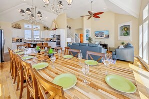 Interior - Oceanfront Dog Friendly w/ Pool, Hot Tub, Elevator, Game Room (Hatteras)