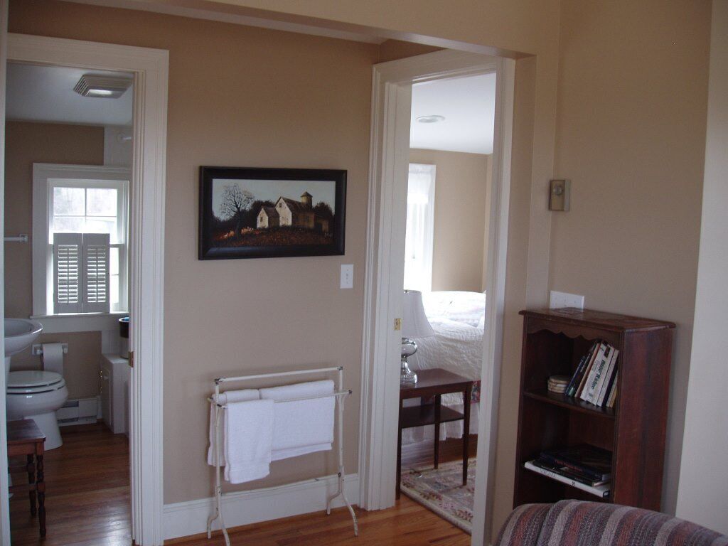 Two Bedroom One Bath Cottage On 250 Acre Cattle Farm.