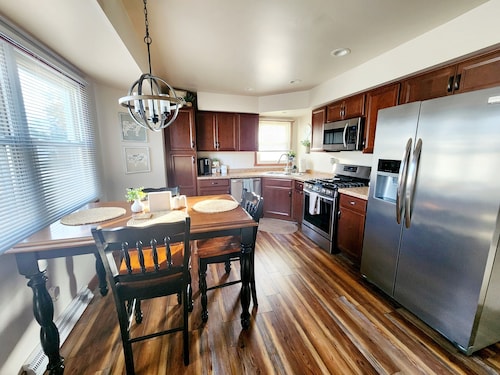 Great for EAA rental!
Less than 2.5 miles from EAA grounds!