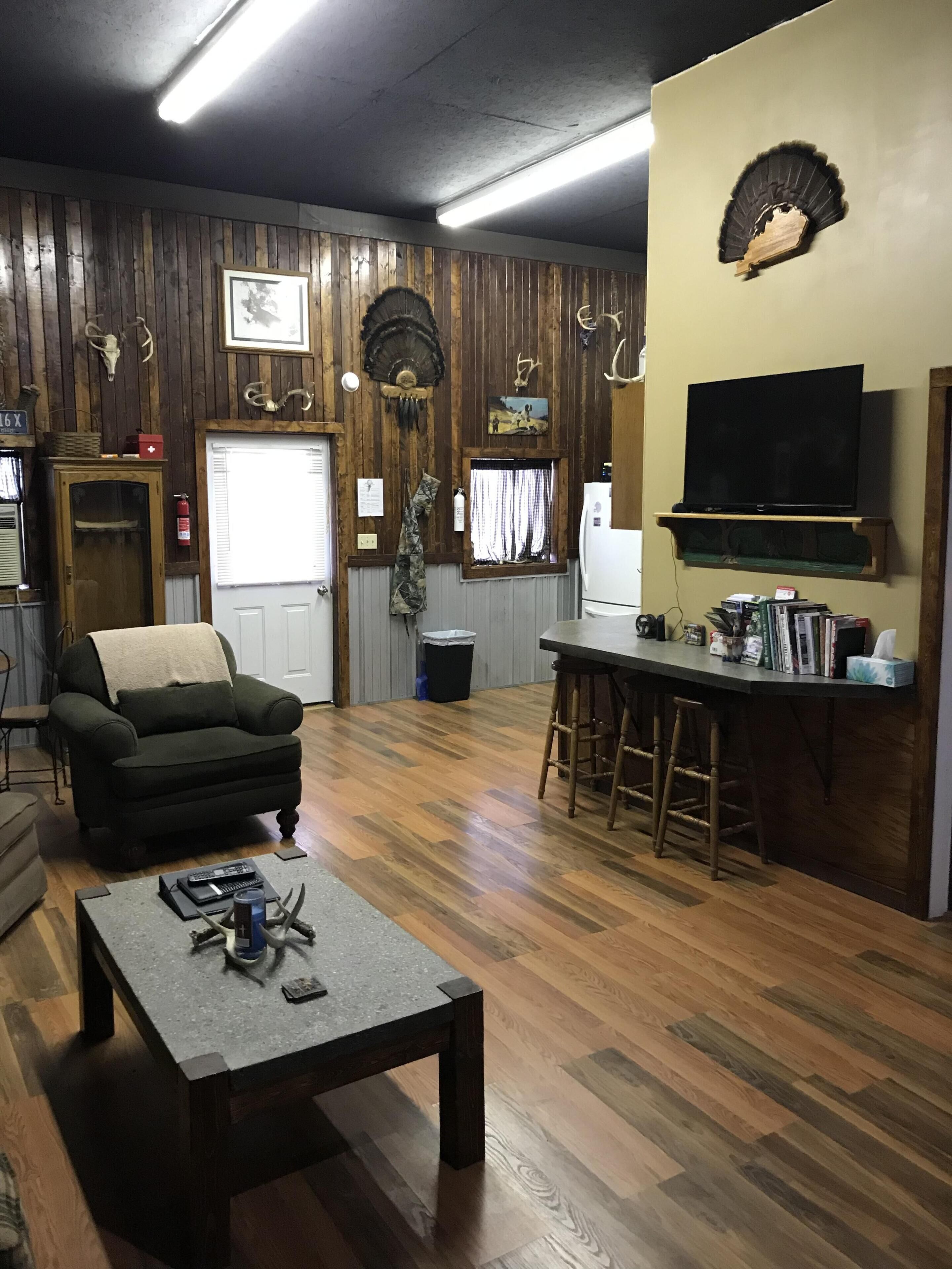 Barndominium that is Pet friendly, near wineries & Woodbury Wildlife Area .