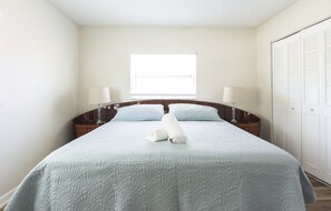 3 عدّة غرف نوم ومكواة/لوح كي وواي فاي وملاءات أسرّة