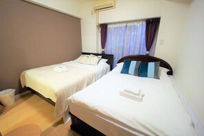 Habitación con 2 camas individuales | Wifi gratis y ropa de cama