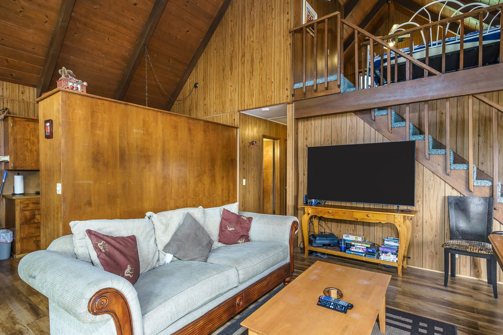 Lovely Log Style Cabin In  Yosemite National  Park Area