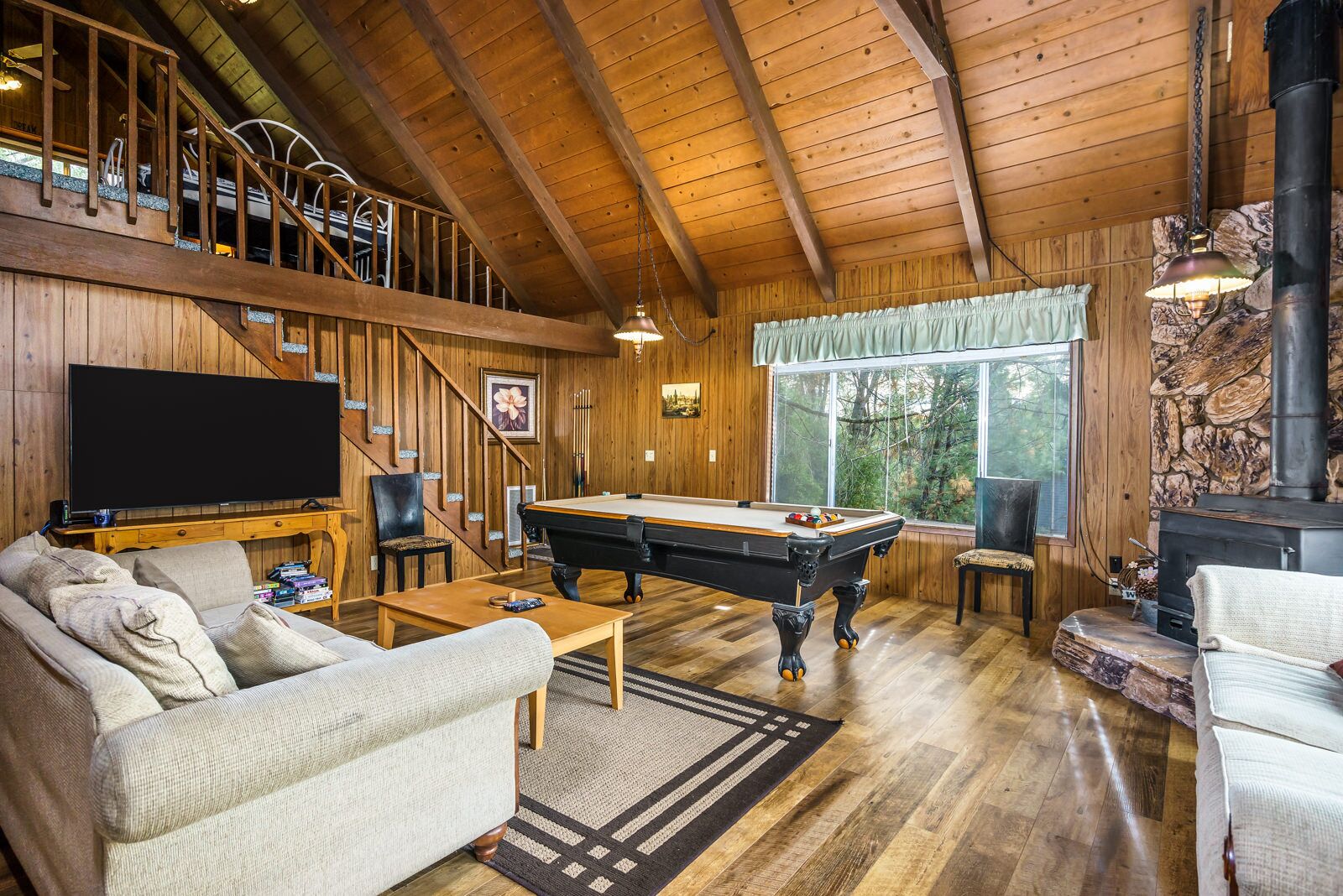 Lovely Log Style Cabin In  Yosemite National  Park Area