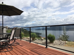 180' view of gorgeous Lake Okanagan.