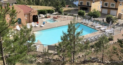 Off season rates. Fire table, steps to pool fantastic view!