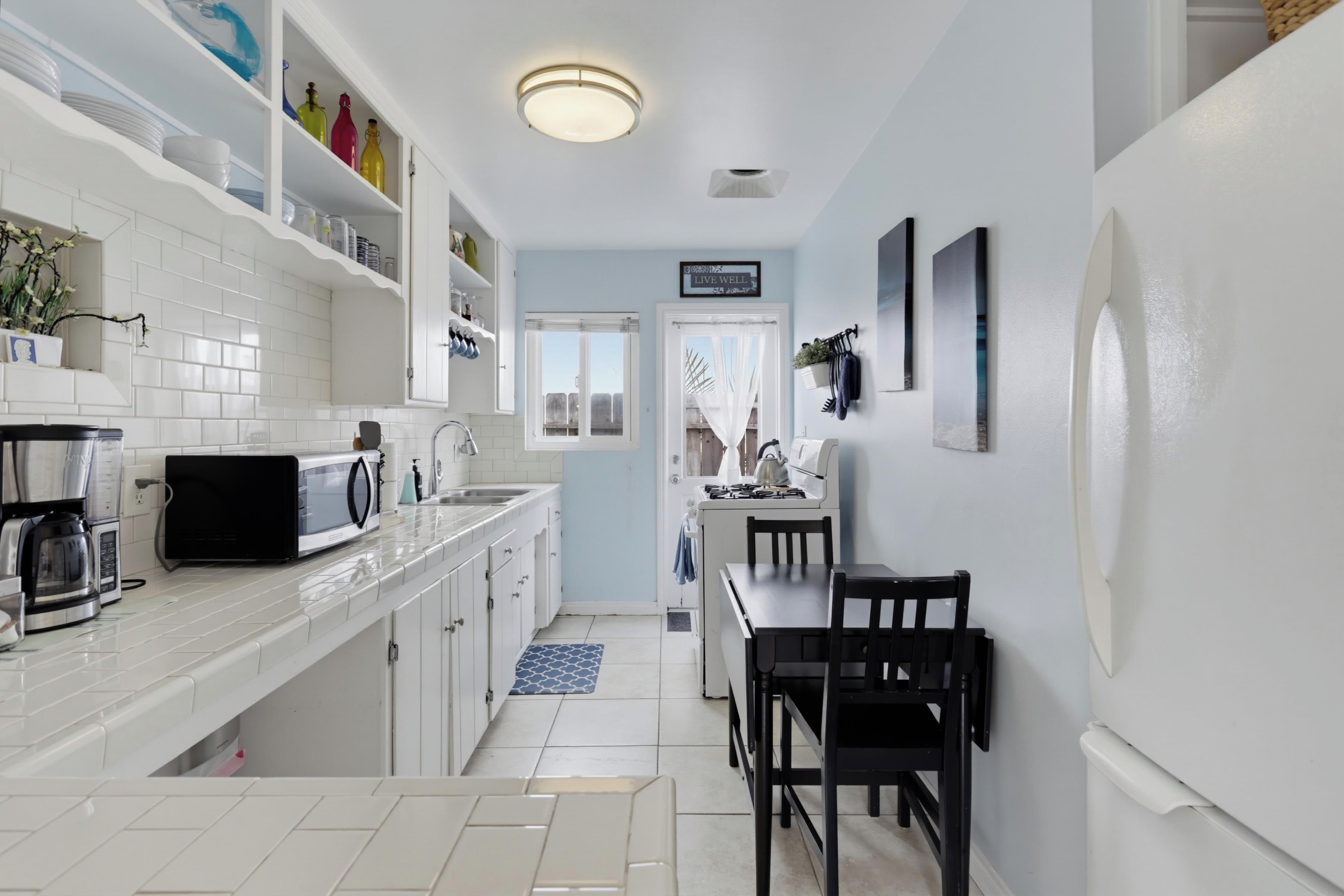 Coffee/tea maker, fridge, microwave, oven