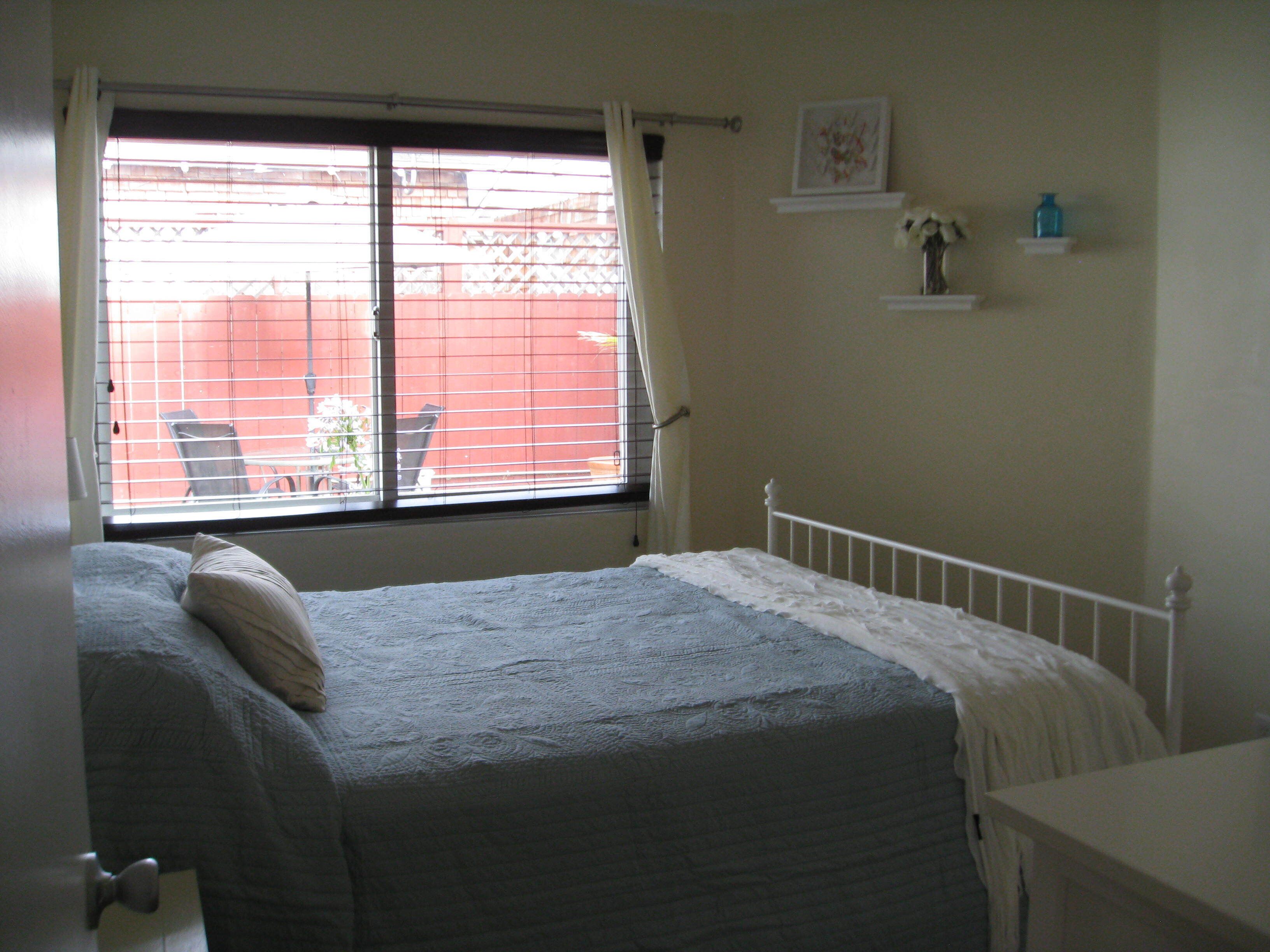 Charming Ocean Beach Vacation Flat - Block From Beach