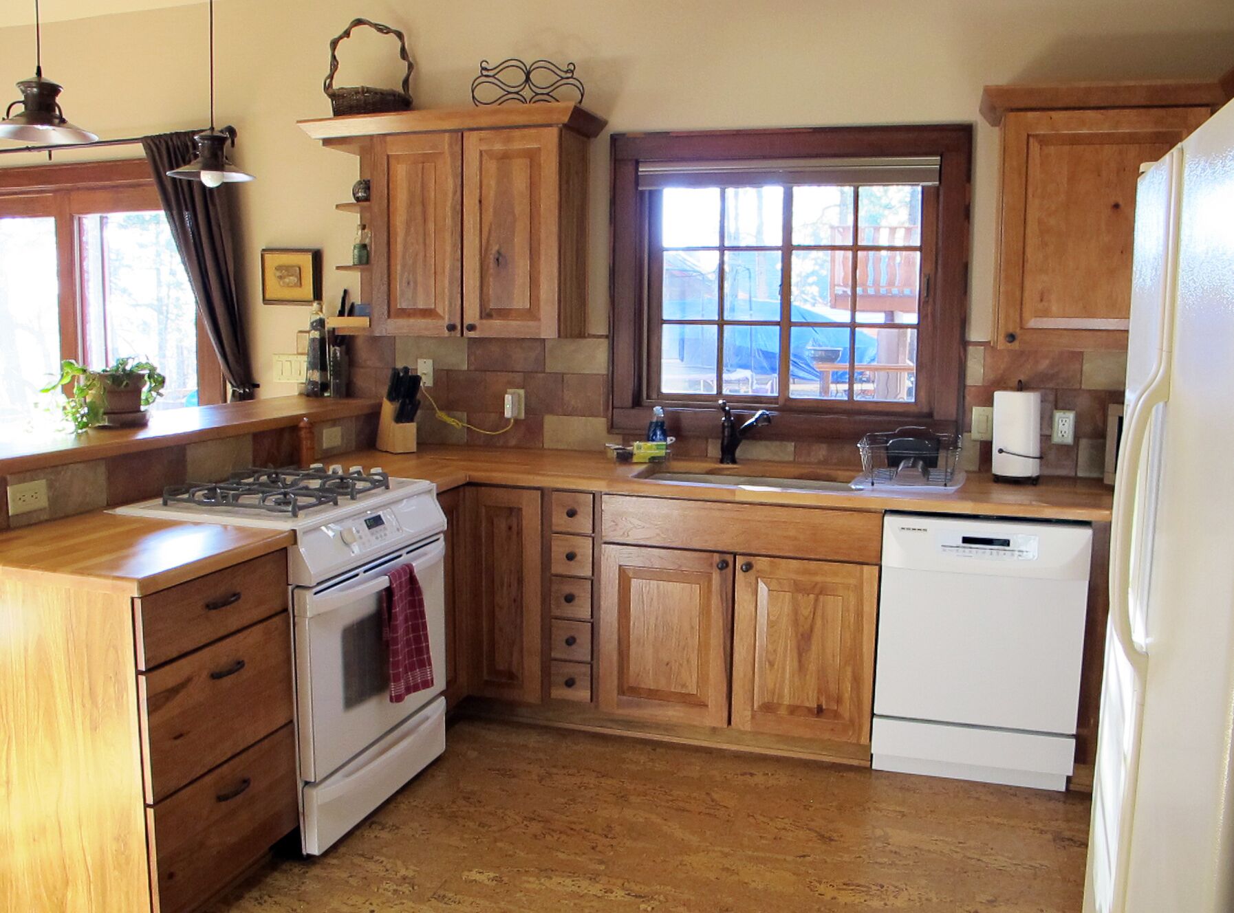 Awesome Custom-built Guesthouse In Quiet Downtown Location