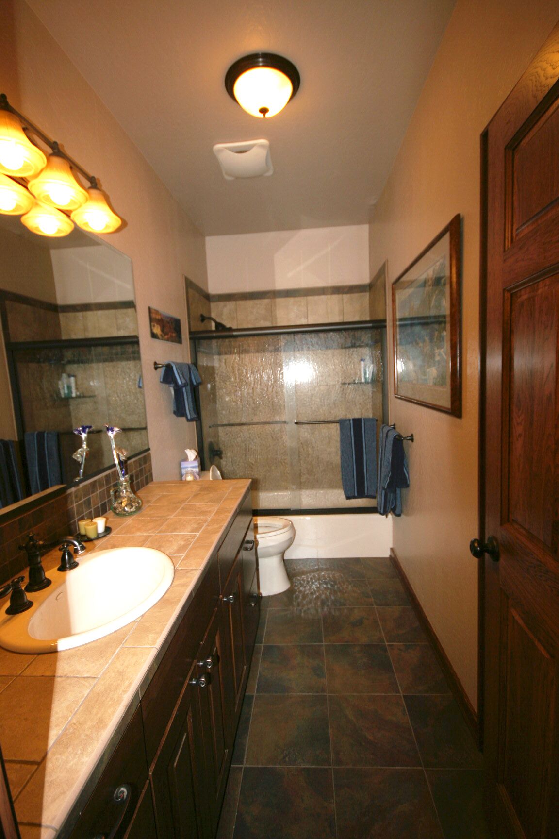 Awesome Custom-built Guesthouse In Quiet Downtown Location