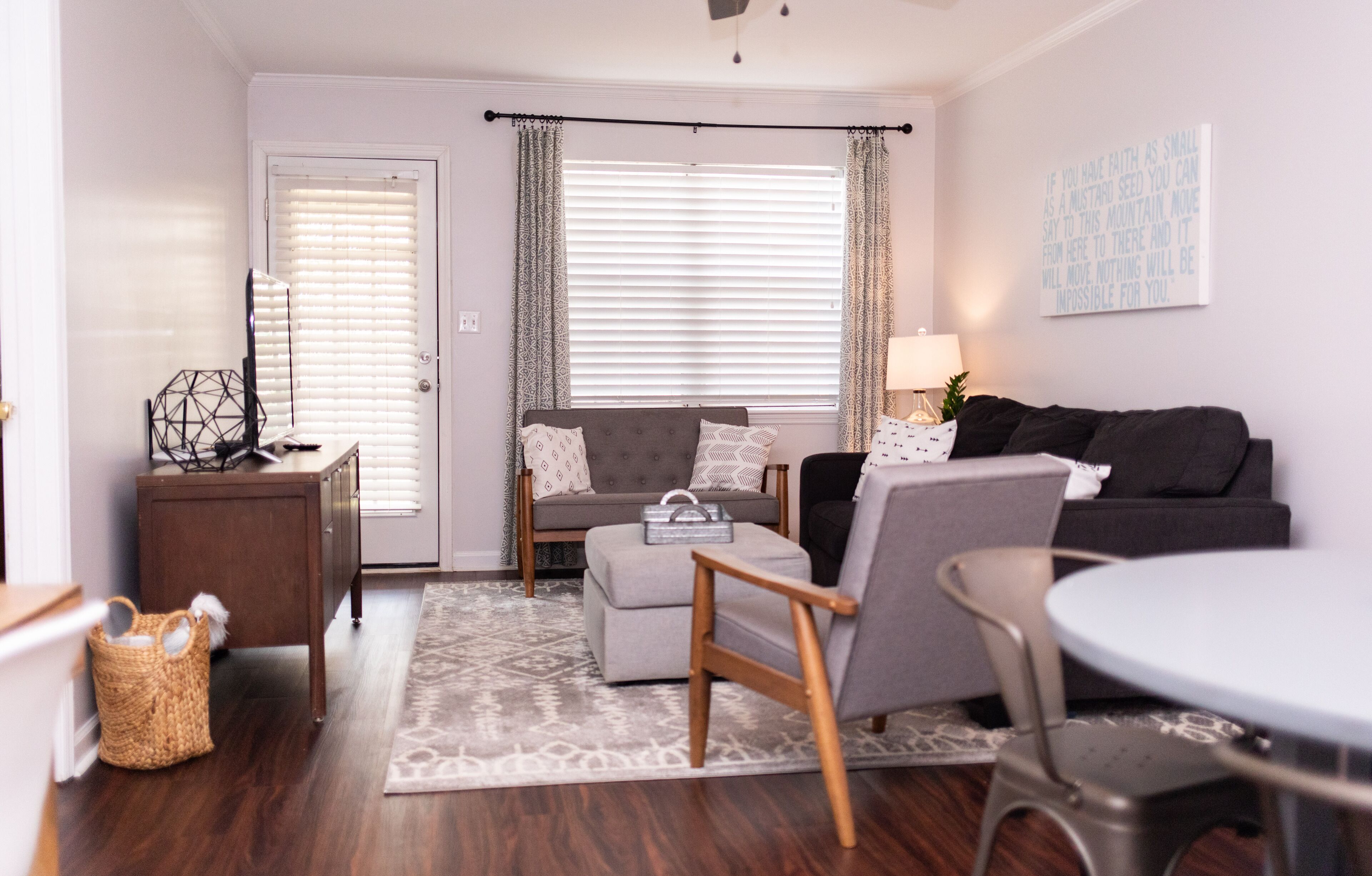 COMFY 2 BR CONDO ON S. MILLEDGE. CLEAN AND CLOSE TO EVERYTHING!  /A