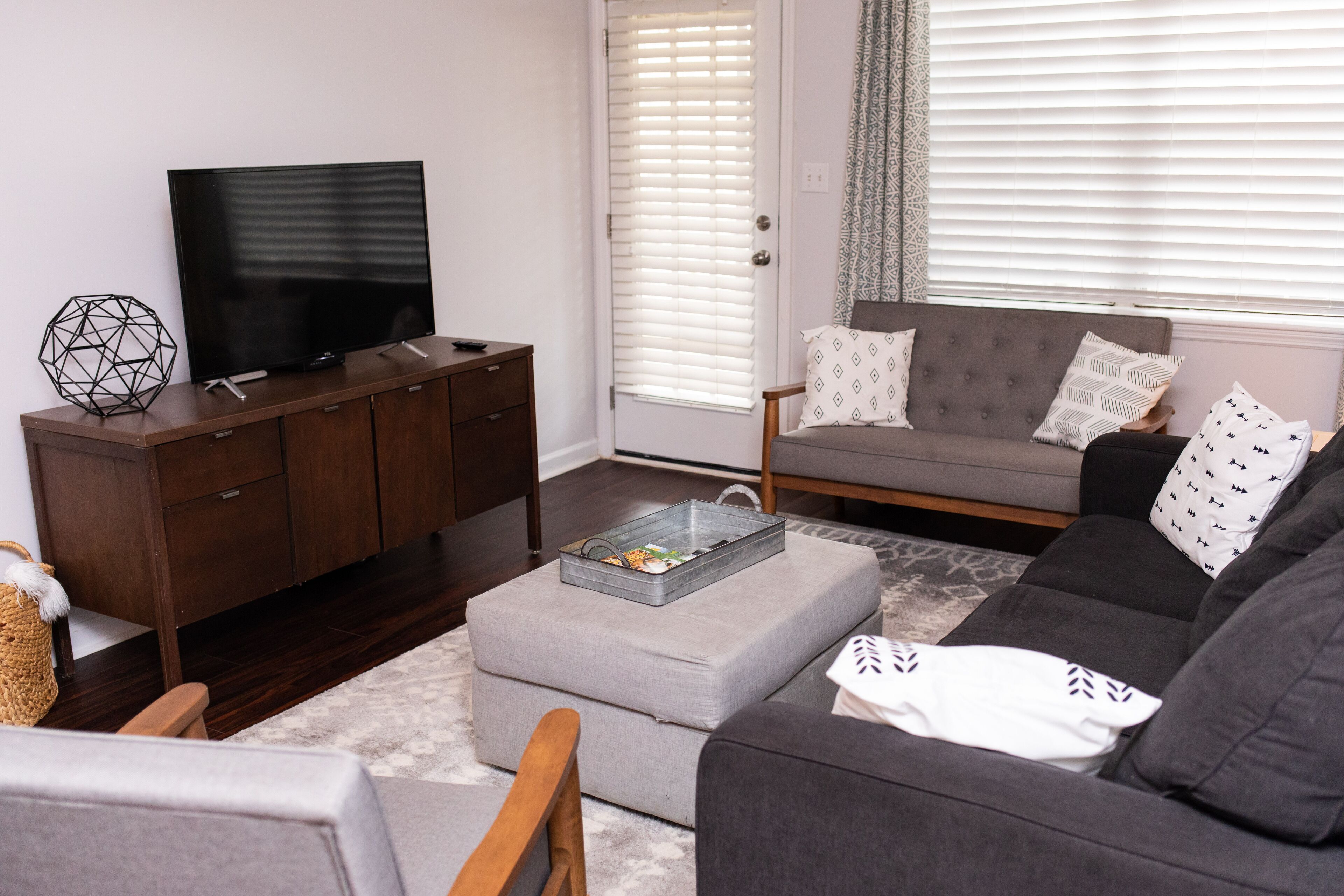 COMFY 2 BR CONDO ON S. MILLEDGE. CLEAN AND CLOSE TO EVERYTHING!  /A