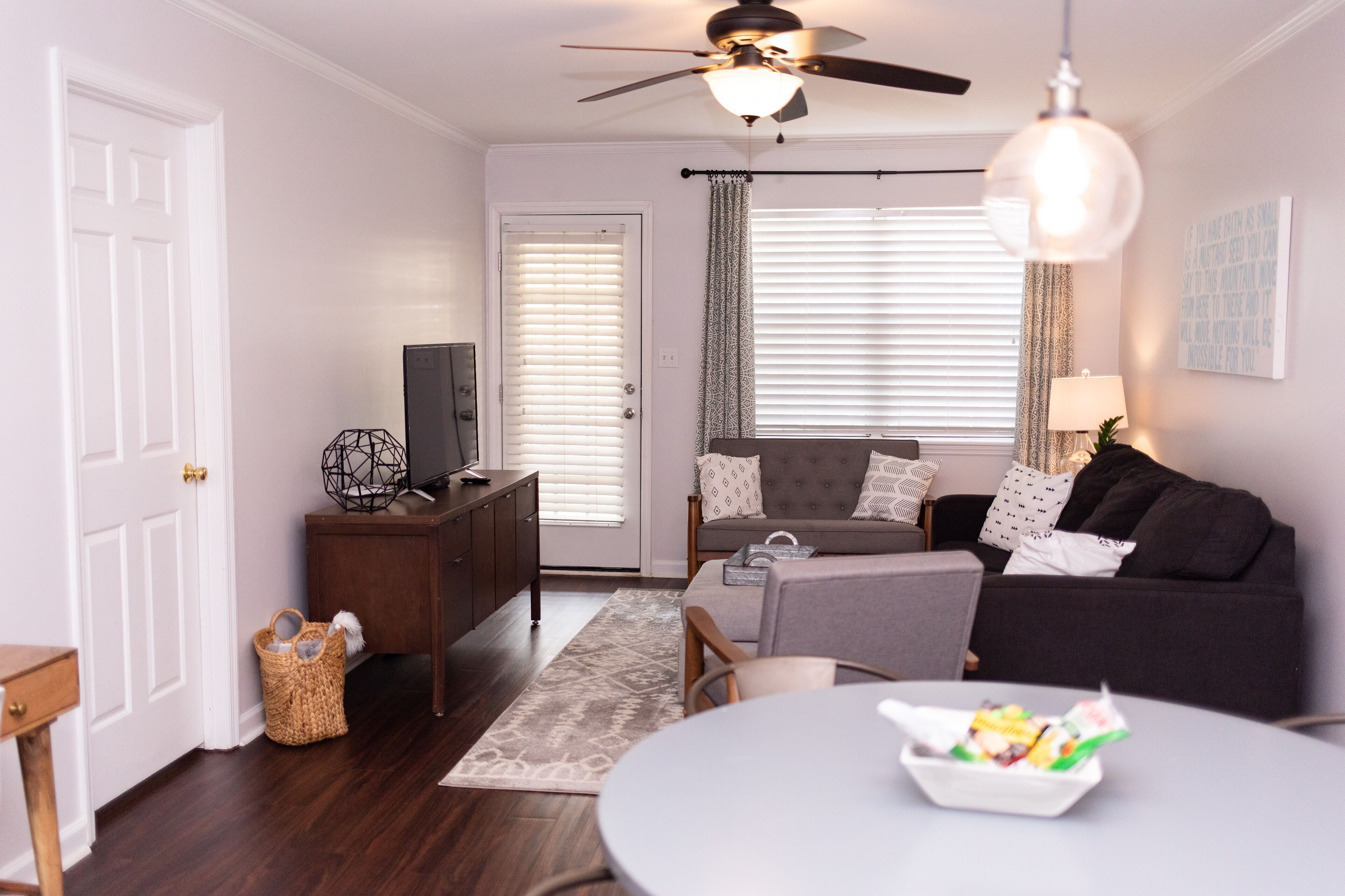 COMFY 2 BR CONDO ON S. MILLEDGE. CLEAN AND CLOSE TO EVERYTHING!  /A