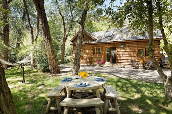 Dining al fresco by the river!