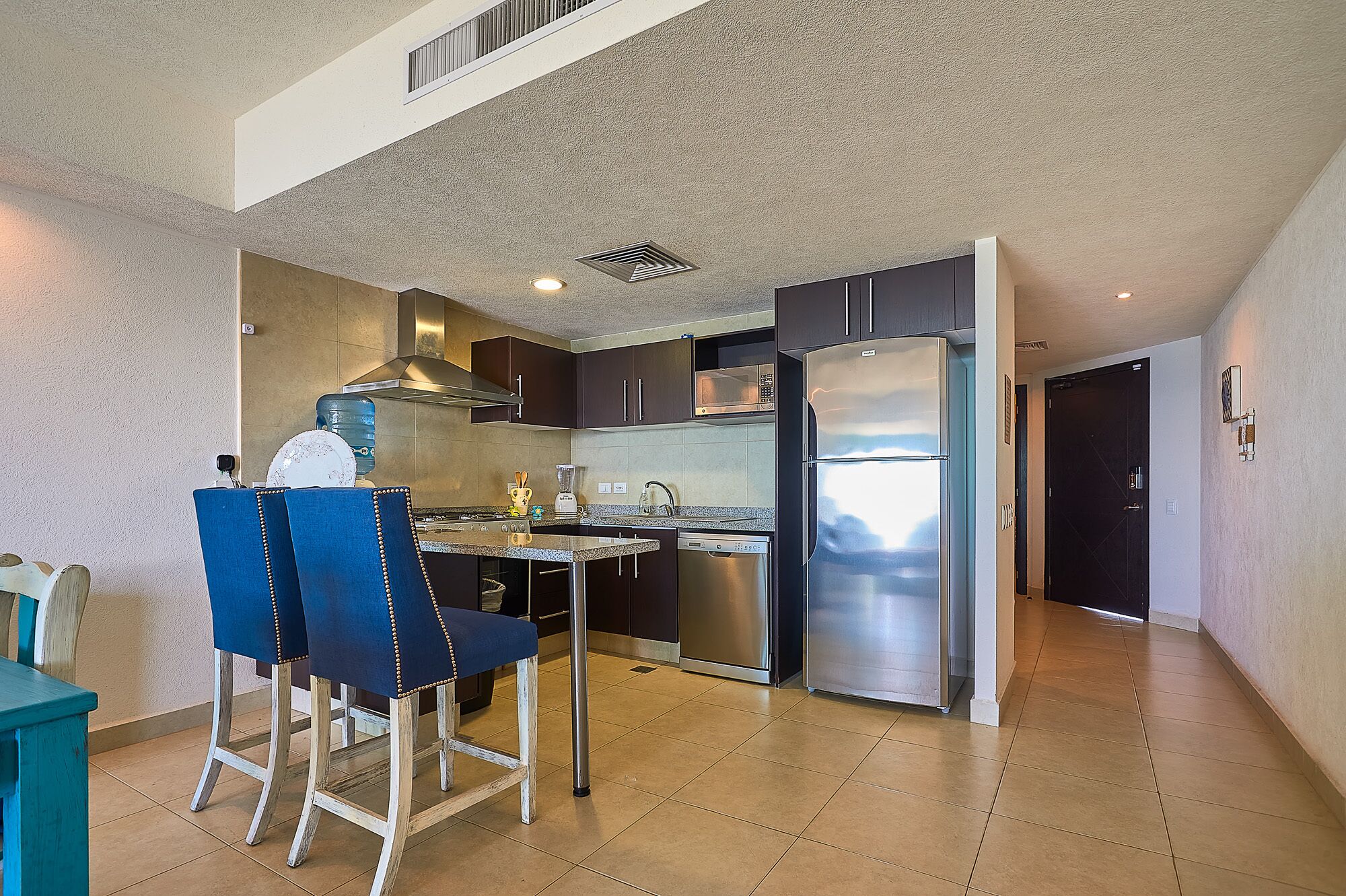 <br>Beach Front, Great Views  & Unique Decor  <br>