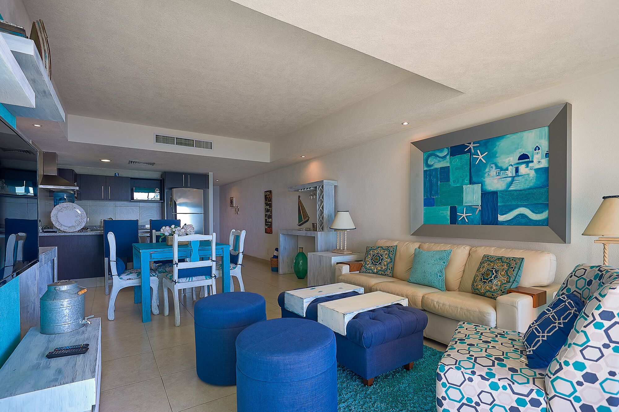 <br>Beach Front, Great Views  & Unique Decor  <br>