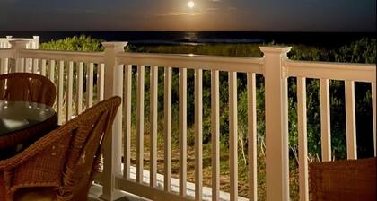 Stay On The BEACH, Beautiful, Fully-Equipped Condo