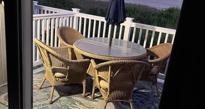 Pysy rannalla! Tässä kauniissa täysin varustetussa Condo