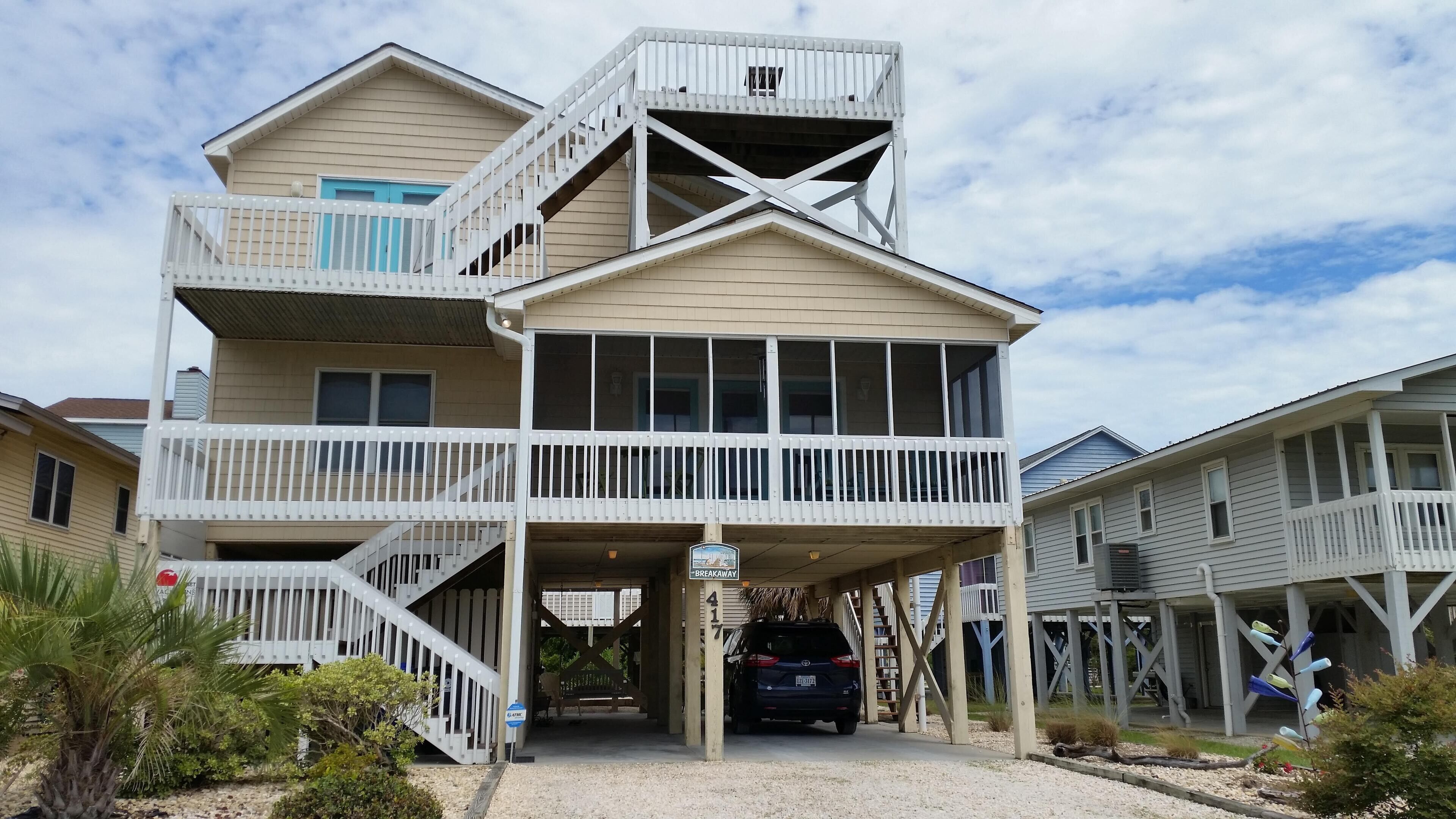  Immaculate and well maintained home on SSB! NEW for 2024 upgraded kitchen!