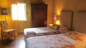 4 bedrooms, iron/ironing board, travel cot, free WiFi