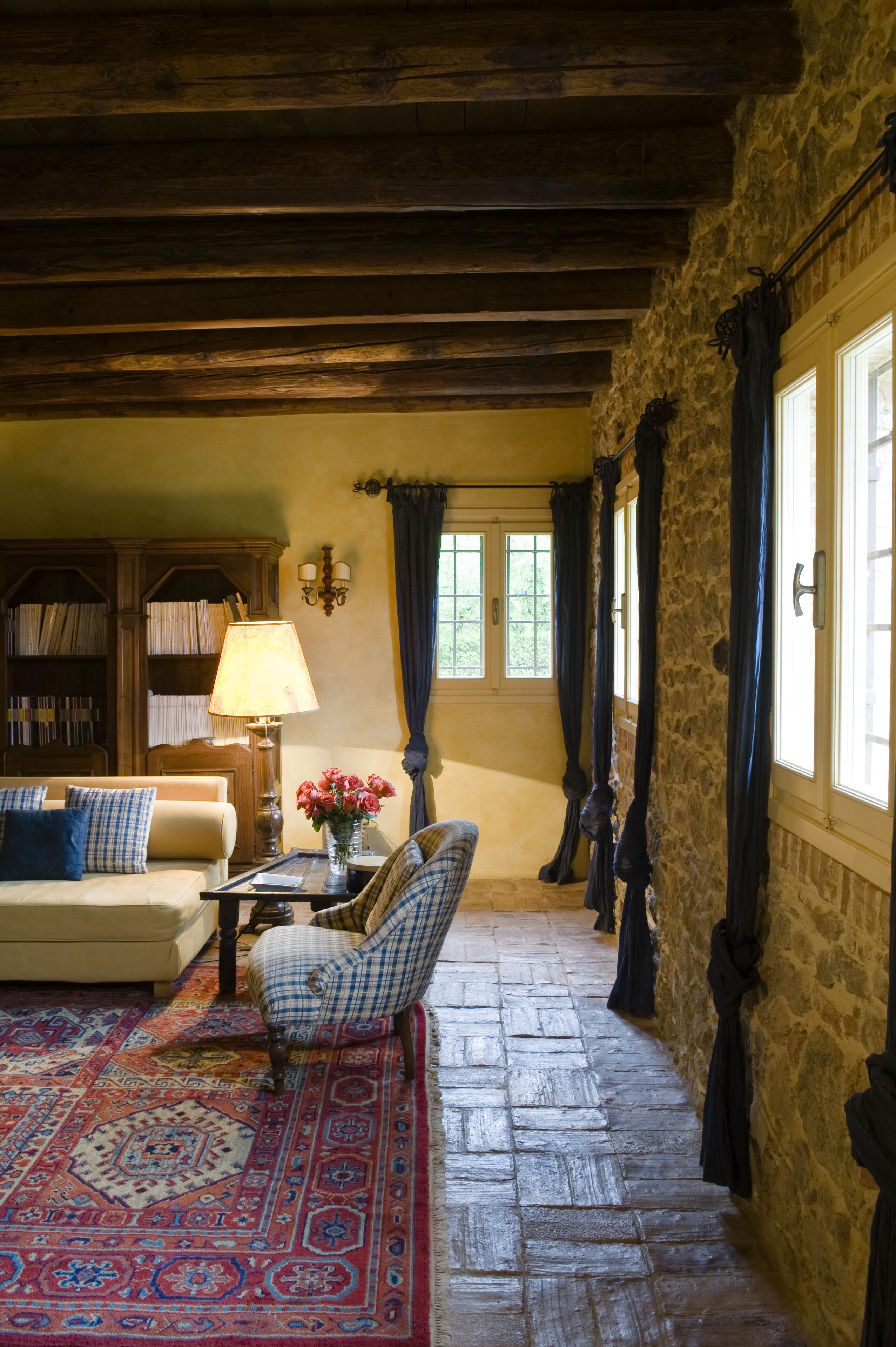 TV, fireplace, DVD player, books