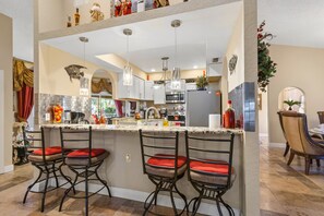 Fridge, microwave, oven, stovetop - Luxurious Roman Style Pool Home in Brooksville Near Weeki Wachee and Beaches (Brooksville)