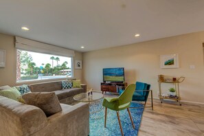 Smart TV, fireplace, Netflix, DVD player