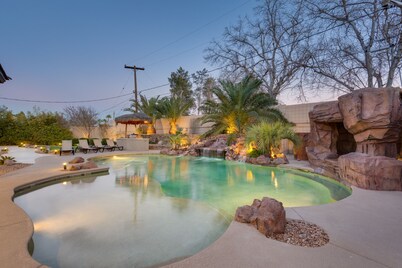 Family Friendly 4000 Sq Ft 5 Bed 5.5 Bath, With Pool And Spa,  3 Miles To Strip