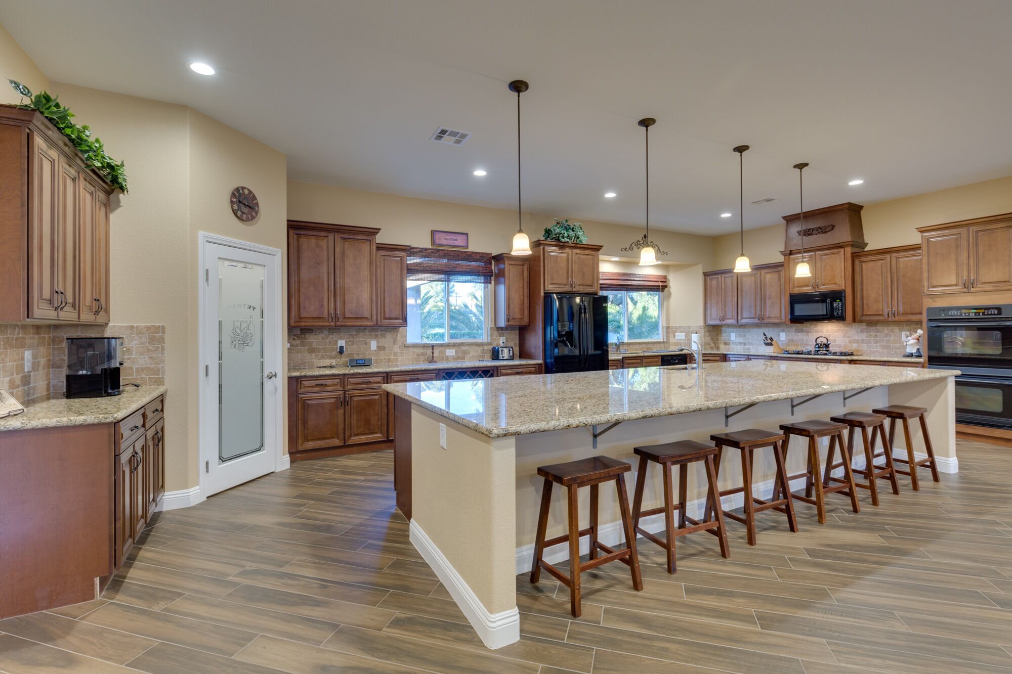 雪櫃、微波爐、焗爐、爐具