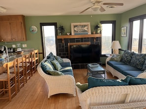 Smart TV, DVD player, foosball, books - OCEAN PANORAMA: Beachfront, quiet, & pet friendly home with gorgeous ocean views (Salter Path)