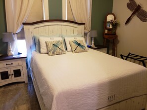 3 bedrooms, desk, iron/ironing board, free WiFi