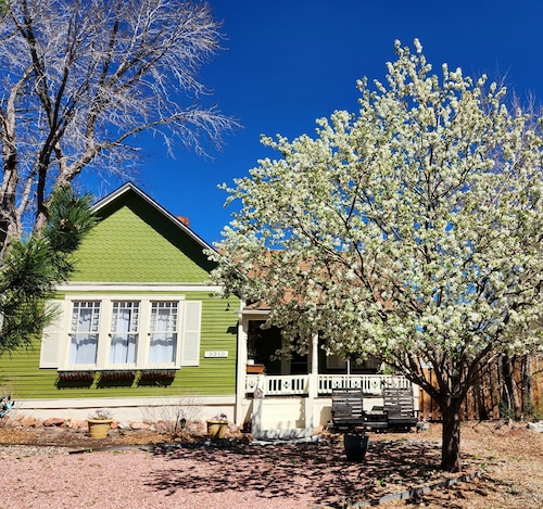 1880s home - Manitou Springs & Old Colorado City. Close to Garden of the Gods
