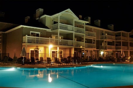 A heated pool. Sip, Taste, Hot Tub, Repeat - Full Resort Access - Sleeps 6