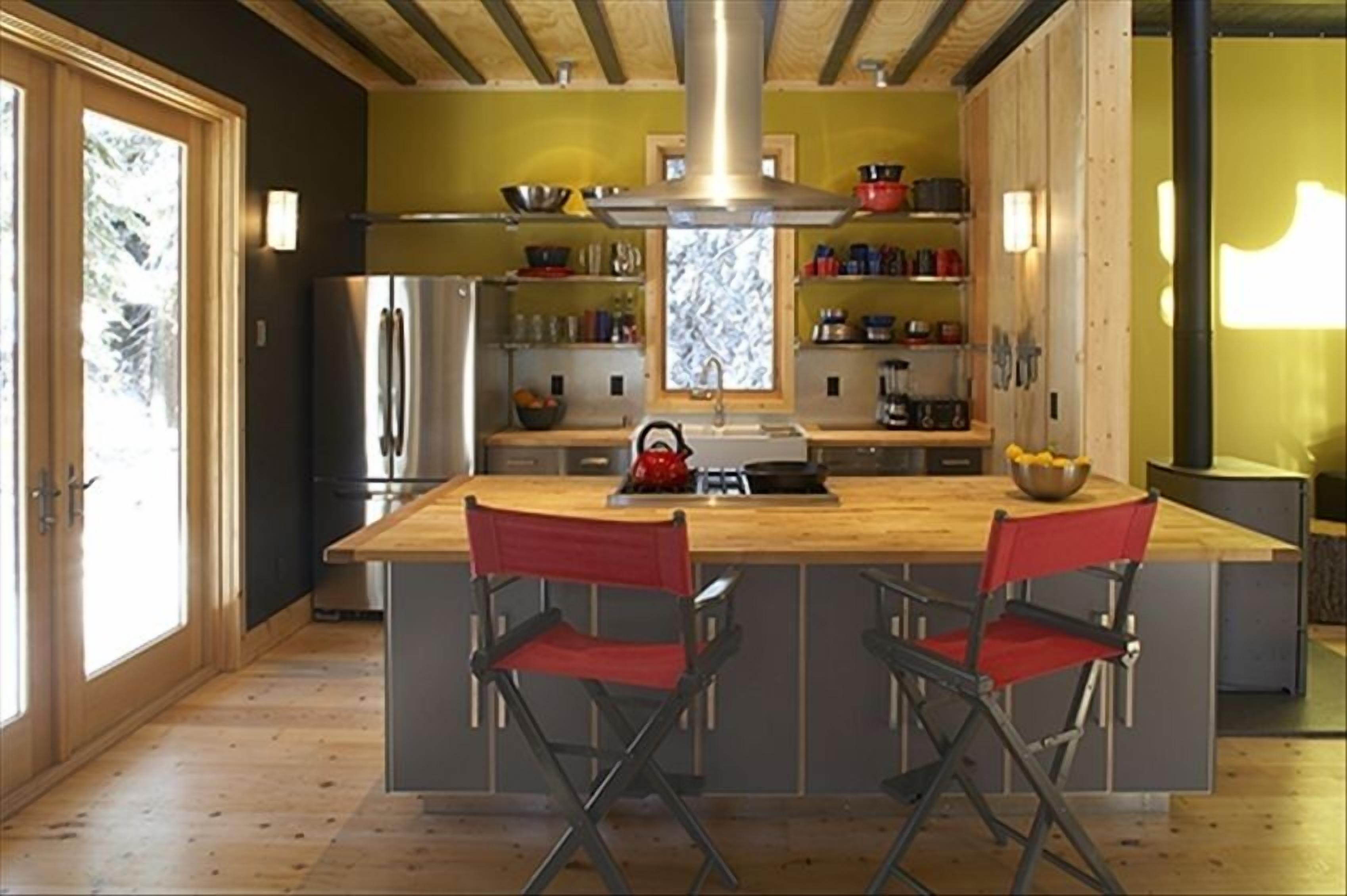 Lodgepole Pine House an Ecologically Designed Vacation Home.