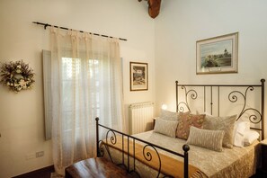 3 bedrooms, in-room safe, desk, iron/ironing board - Experience The Tuscan Lifestyle at Casa Alina. (Montespertoli)