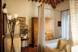 3 chambres, coffres-forts dans les chambres, bureau