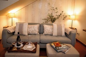 TV, fireplace, DVD player, books - Experience The Tuscan Lifestyle at Casa Alina. (Montespertoli)