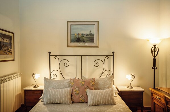 3 bedrooms, in-room safe, desk, iron/ironing board - Experience The Tuscan Lifestyle at Casa Alina. (Montespertoli)
