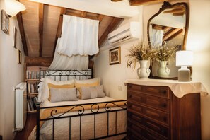 3 bedrooms, in-room safe, desk, iron/ironing board