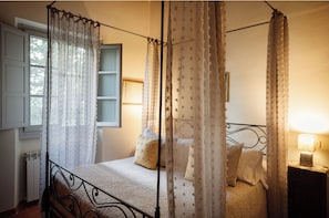 3 bedrooms, in-room safe, desk, iron/ironing board