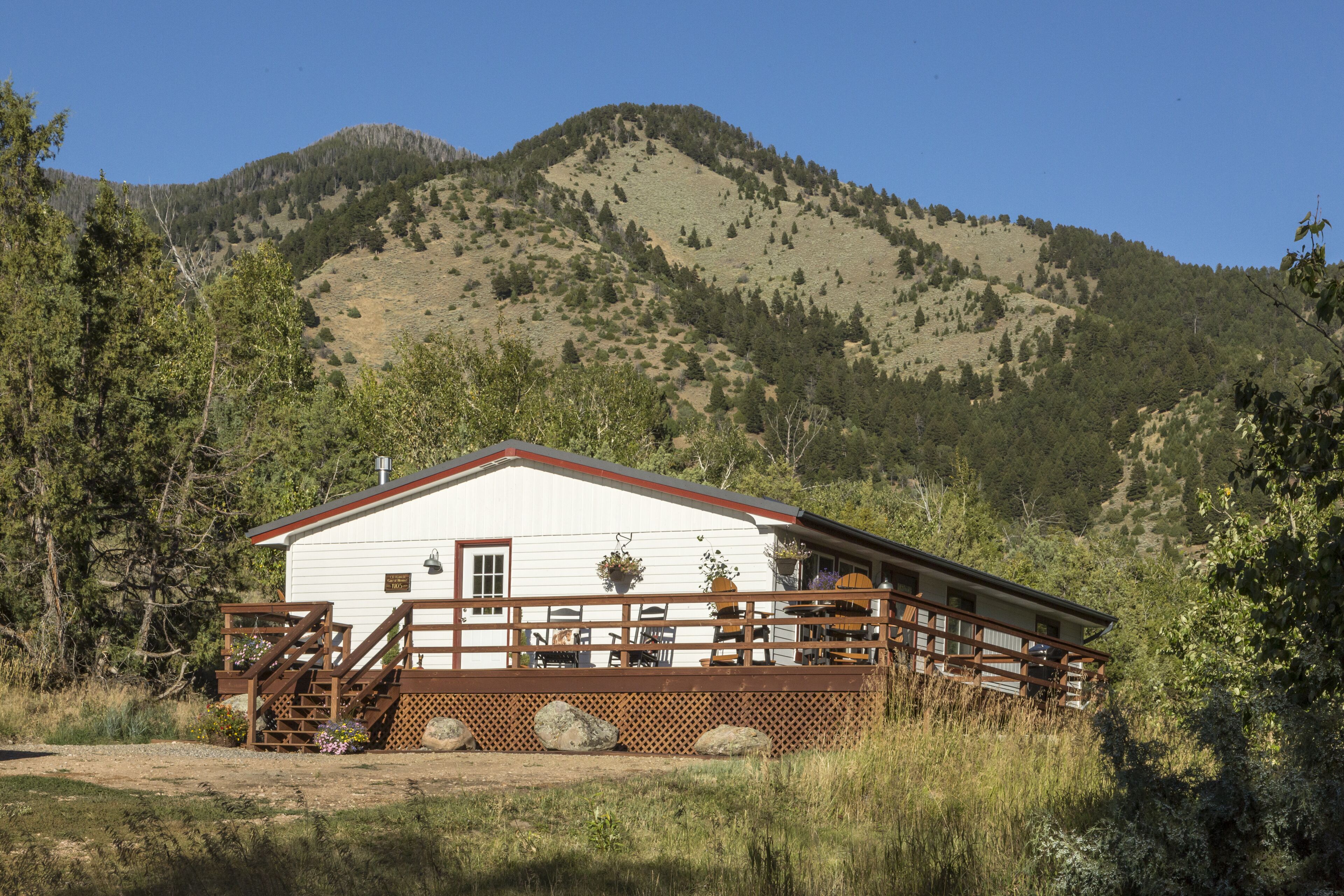 Top 6 Ranches To Stay Near Yellowstone National Park, USA Updated