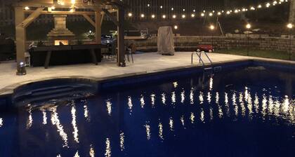 Golfers Paradise-No Greenjacket Needed. Sleeps 10 Pool. Hot tub. Outdoor oasis.