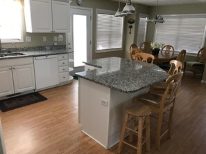 Fridge, microwave, oven, stovetop - WOW!!! HOLLWEEN WEEKEND OPEN 2025  -  PICK ME- CHOOSE ME -LOVE ME (Myrtle Beach)