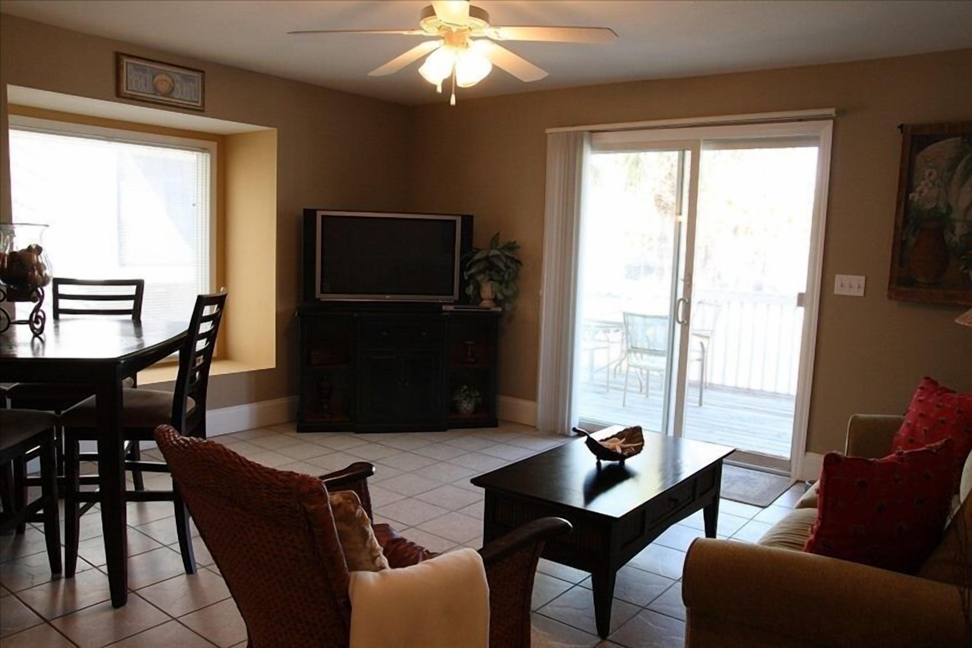Lovely Gulf View, pet friendly townhouse in Barrier Dunes