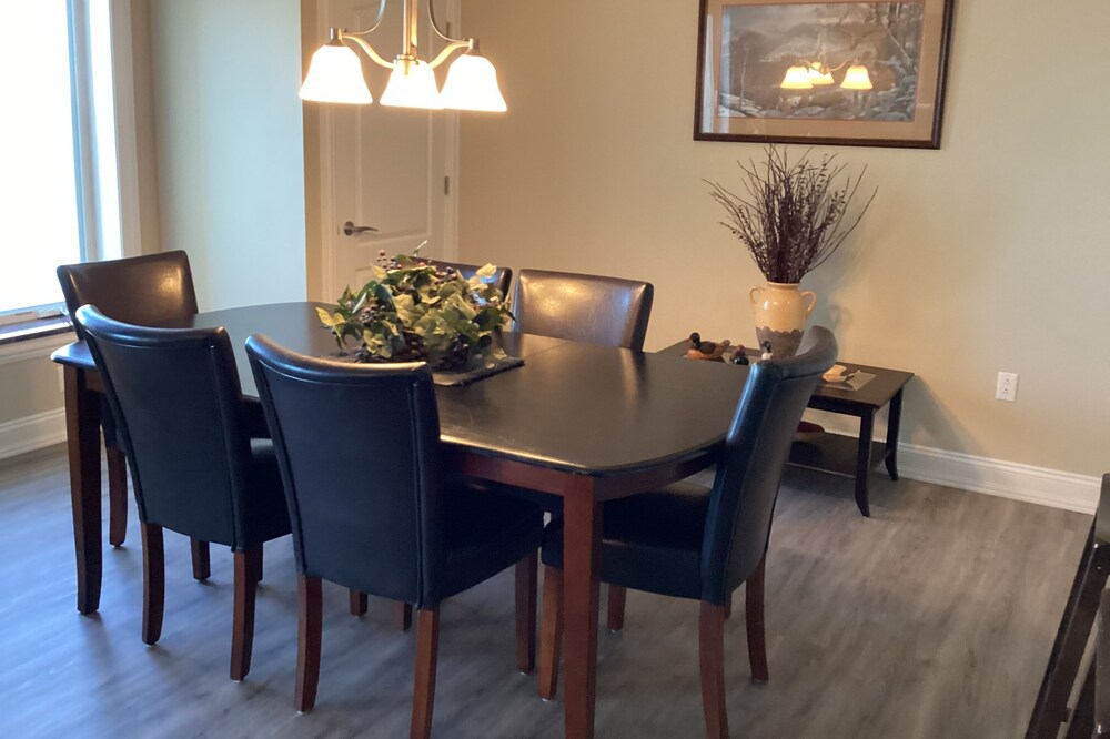 LAKEFRONT CONDO #204 2BR/2 BA SLEEPS 4