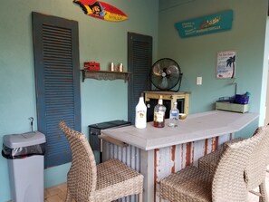 Outdoor dining - Beautiful 3BR /2BA, Family Friendly Home w/Private pool/patio area (Holmes Beach)