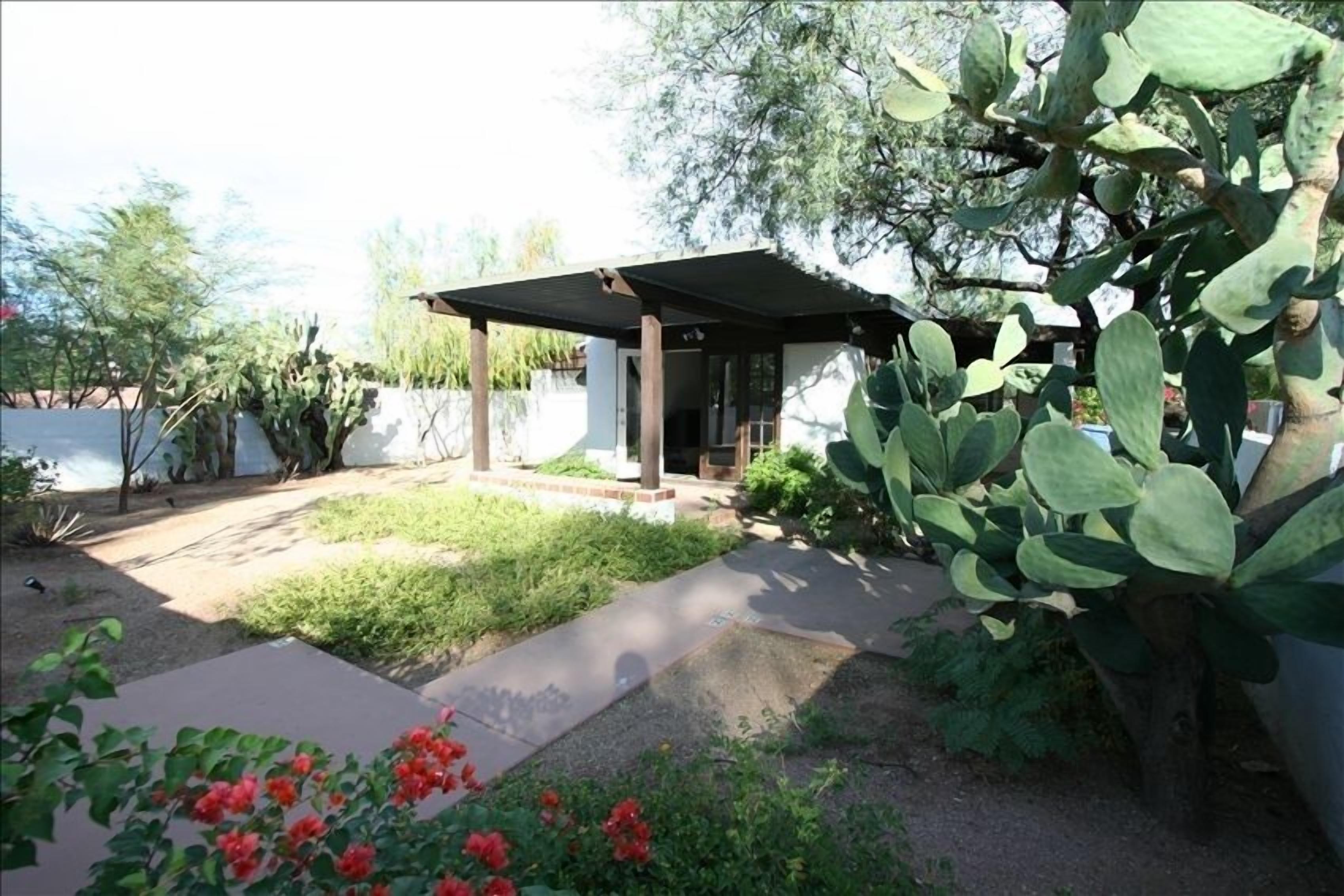 Mid-Century Modern home in the heart of Sam Hughes Neighbourhood