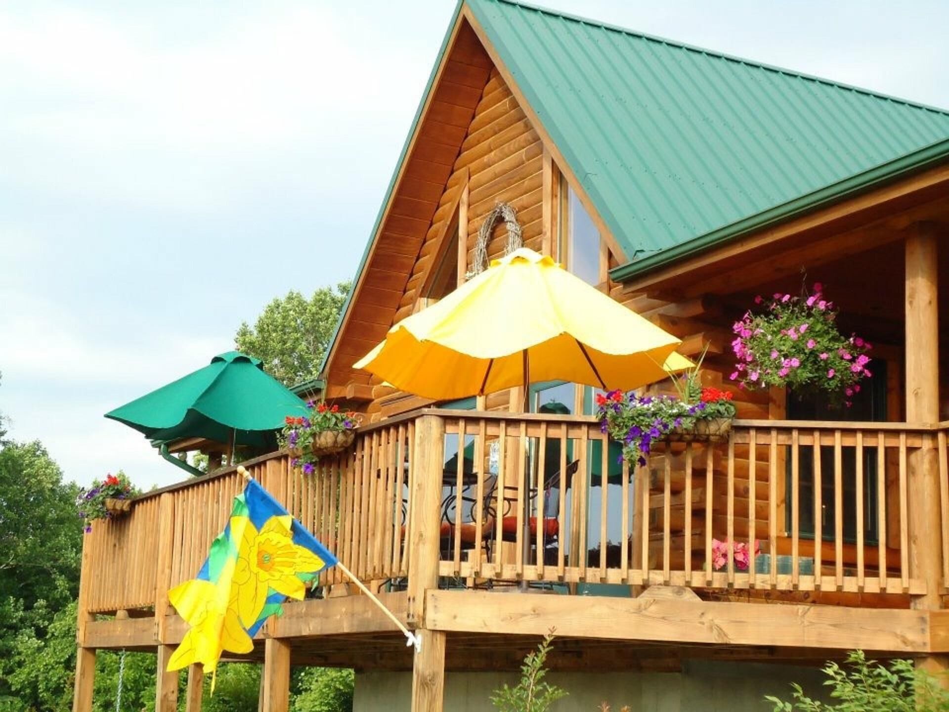 COOPER'S CABIN- A Peaceful Log Cabin With Mountain Views